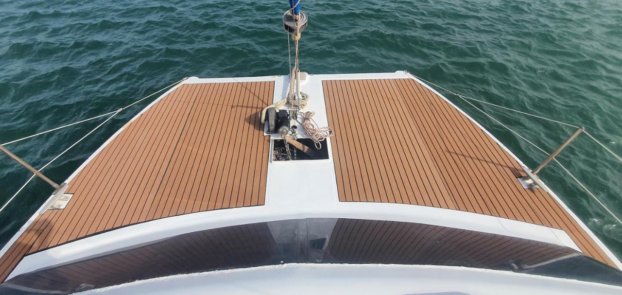 Barco Casa Catamara Sleepandboat Hotel en barco *