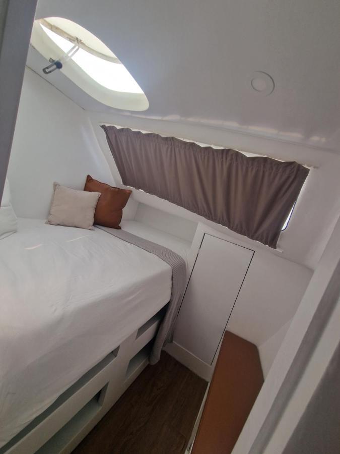 Hotel en barco Barco Casa Catamara Sleepandboat